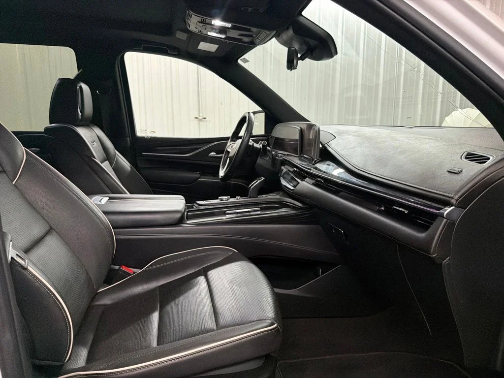 Used 2023 Crystal White Tricoat Cadillac Sport image 29