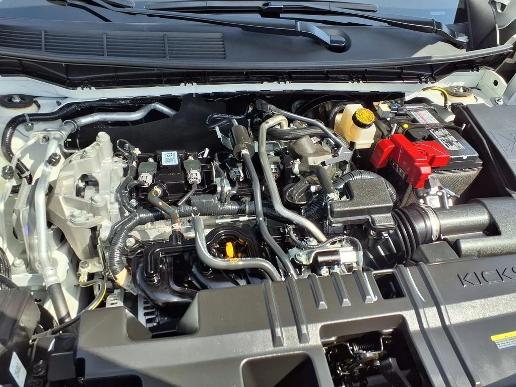 Used 2025 White Nissan SR image 3