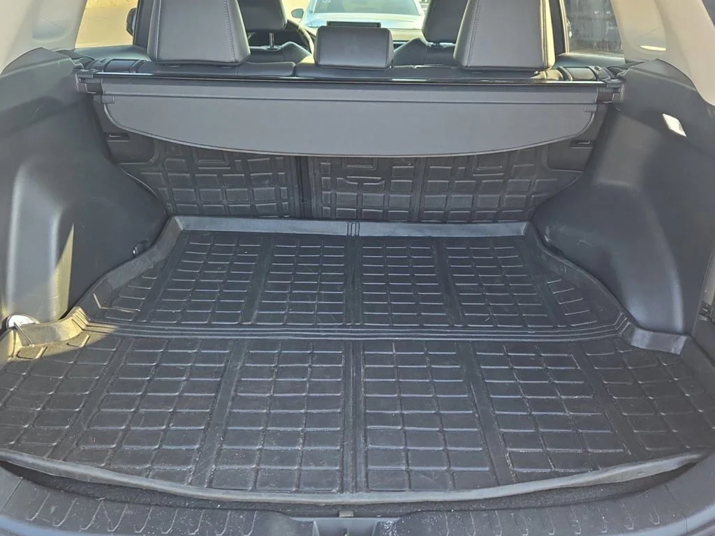 Used 2021 Gray Toyota XLE Premium image 12