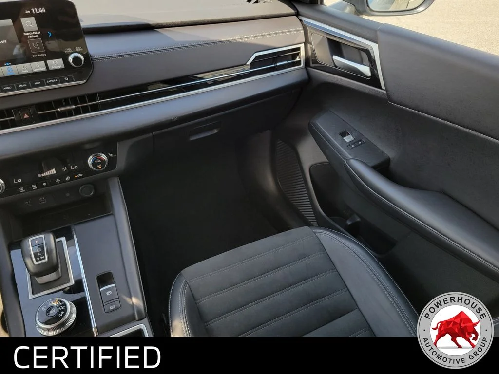 Used 2024  Mitsubishi SE image 21