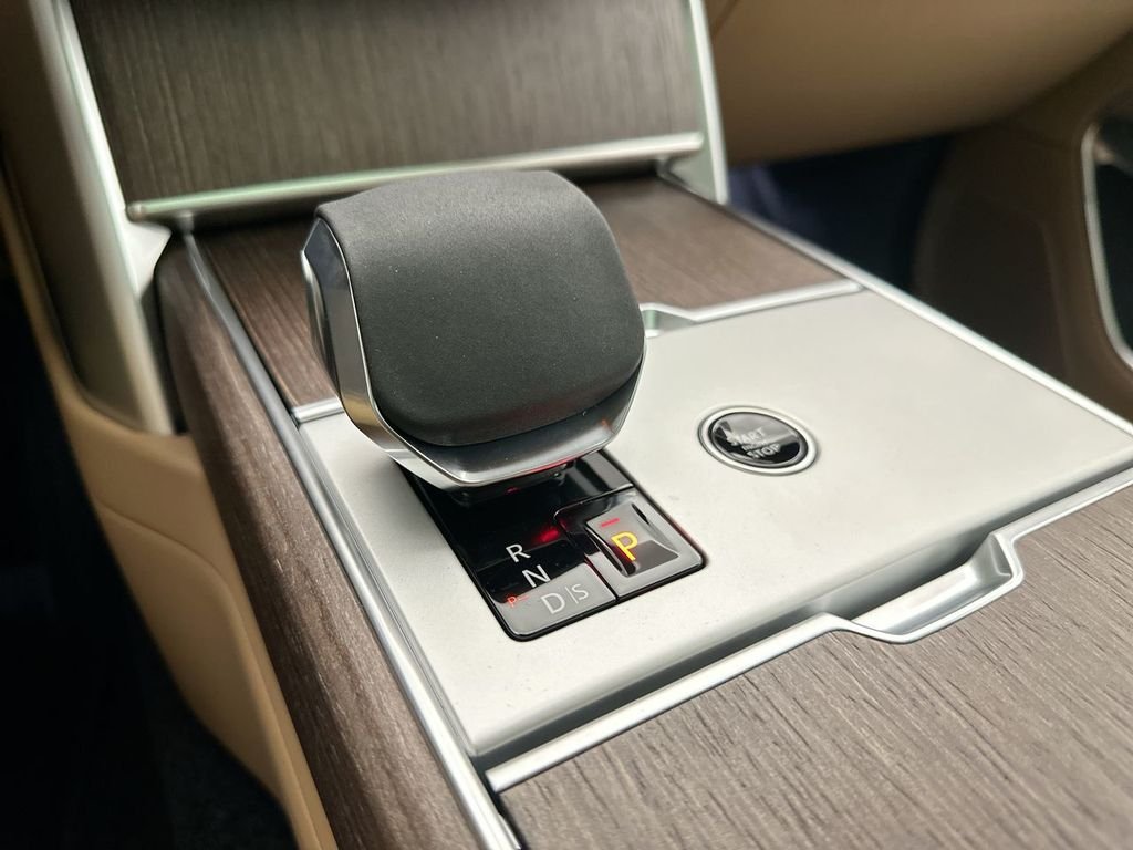 New 2026 Belgravia Green Land Rover SE image 12