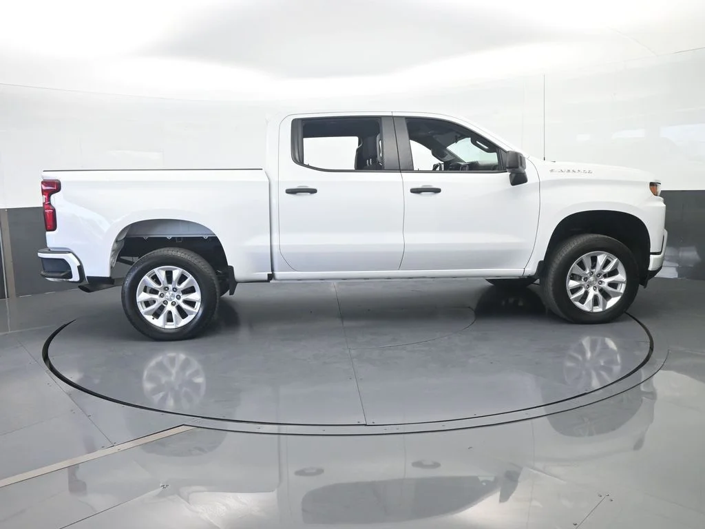 Used 2022 Summit White Chevrolet Custom image 7