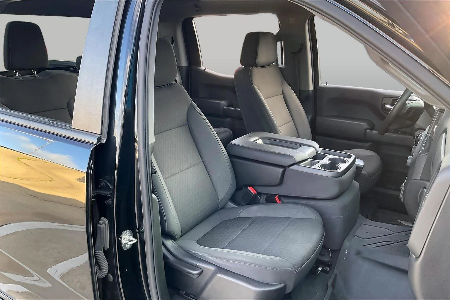 Used 2022 Black Chevrolet Custom image 9