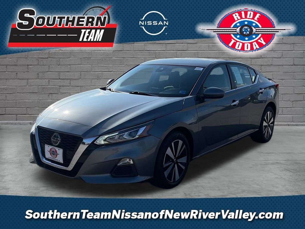 Used 2021 Gun Metallic Nissan 2.5 SV image 1