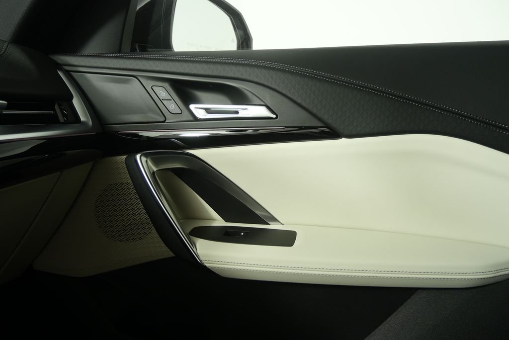 New 2026 Black Sapphire Metallic BMW xDrive28i image 24