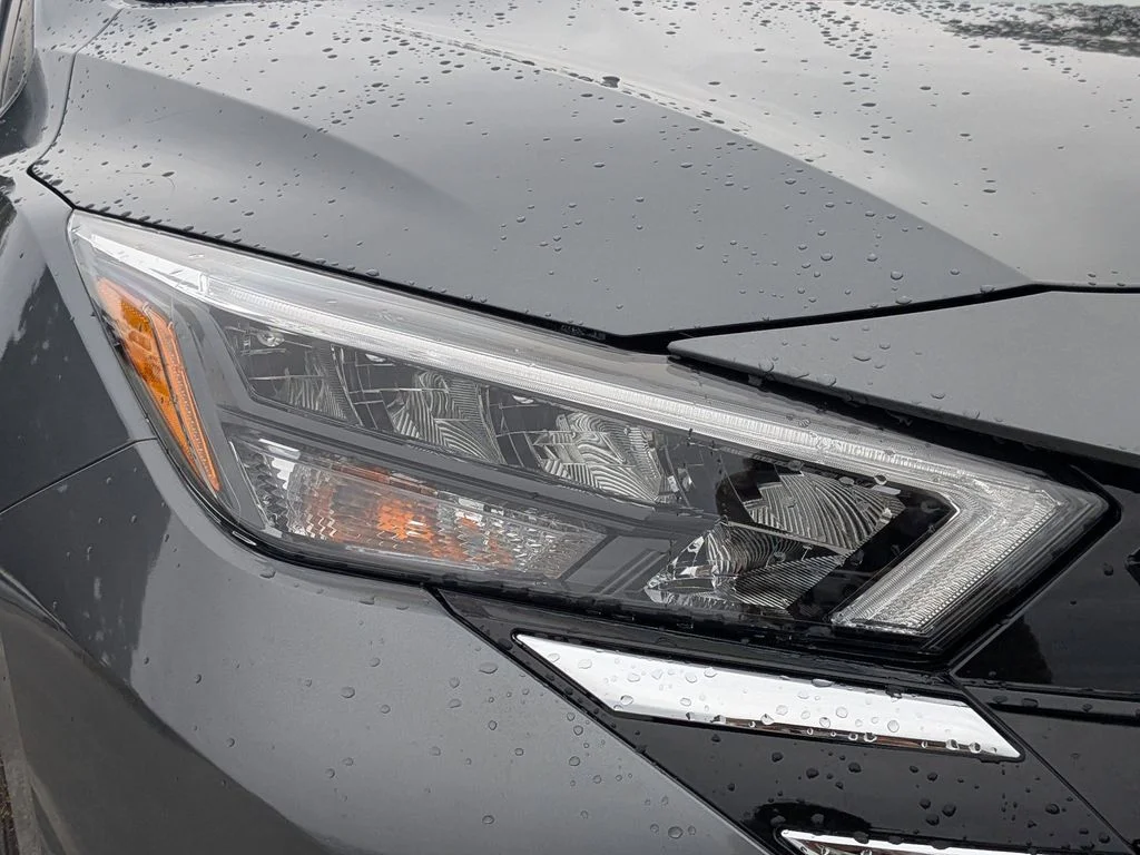 2025 Nissan Versa Sedan SV - Photo 9