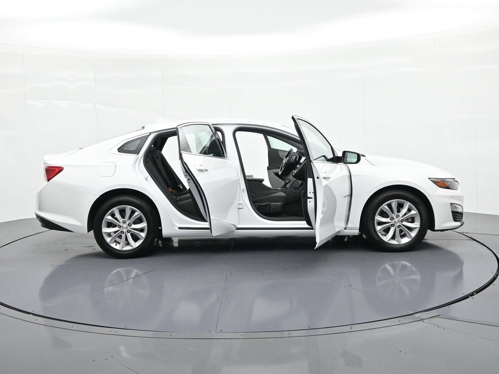Used 2025 White Chevrolet LT image 23