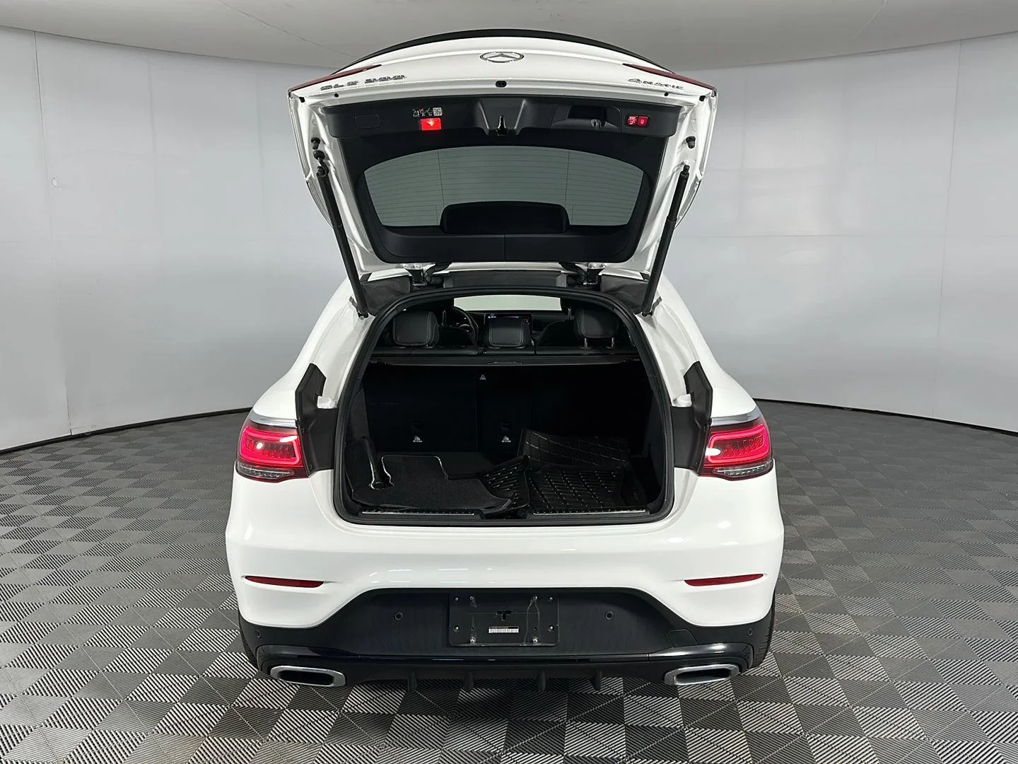 Used 2023 Polar White Mercedes-Benz GLC 300 image 7