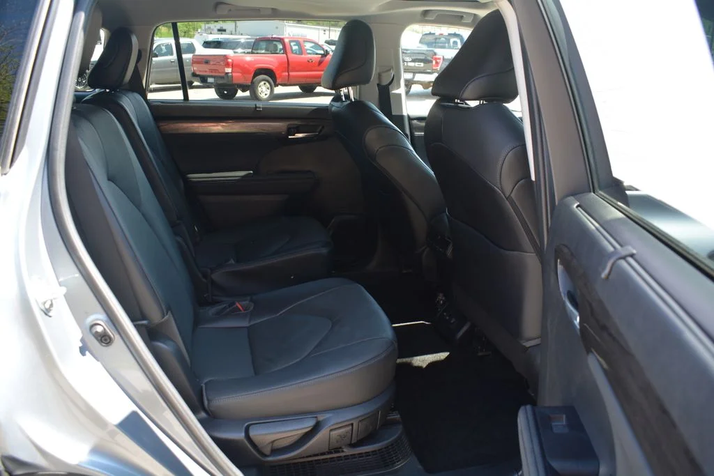 2023 Toyota Highlander Limited - Photo 23