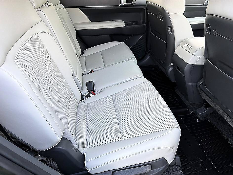 Used 2026 Rockwood Green Hyundai SEL image 24