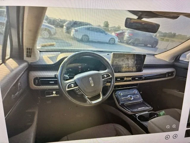 Used 2023 White Metallic Lincoln Reserve image 7