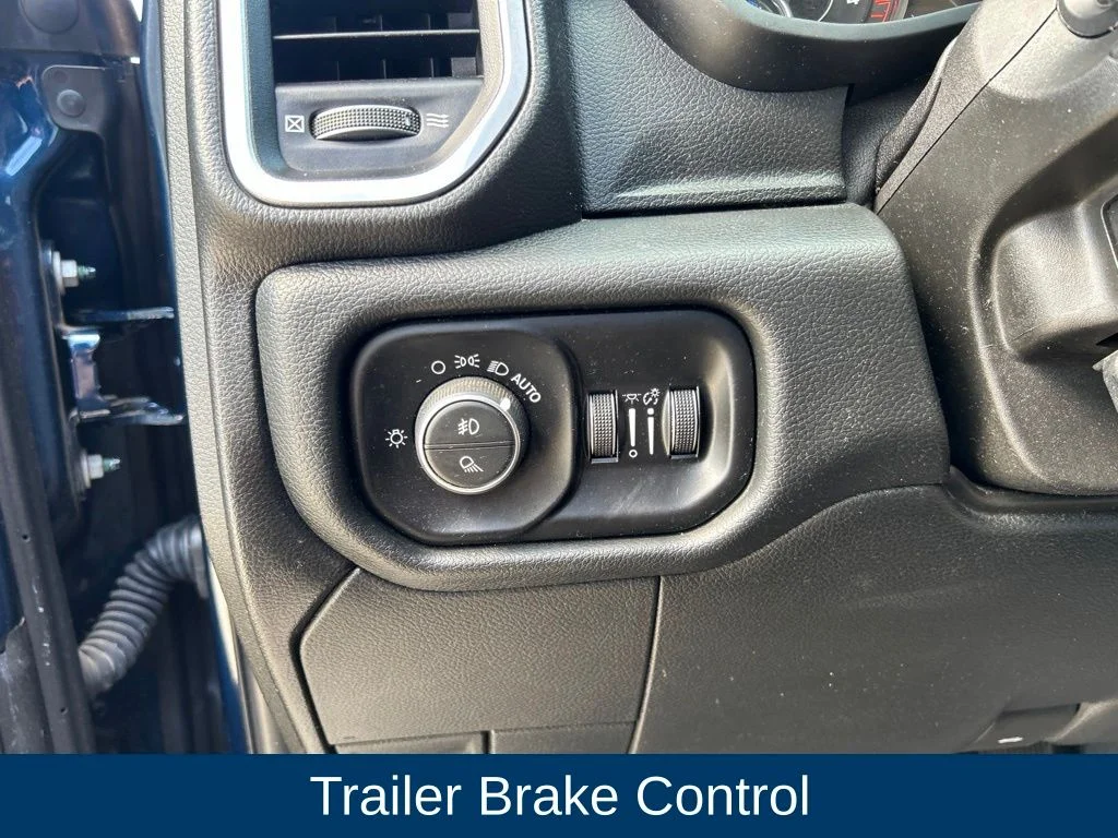 Used 2019 Patriot Blue Pearlcoat Ram Laramie image 17
