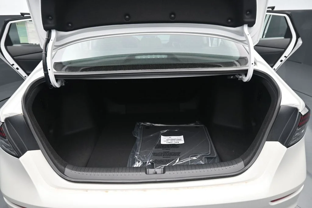 New 2026 Platinum White Pearl Honda LX image 23