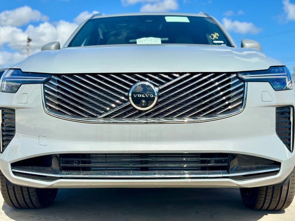 New 2026 Gray Volvo T8 Plus image 4