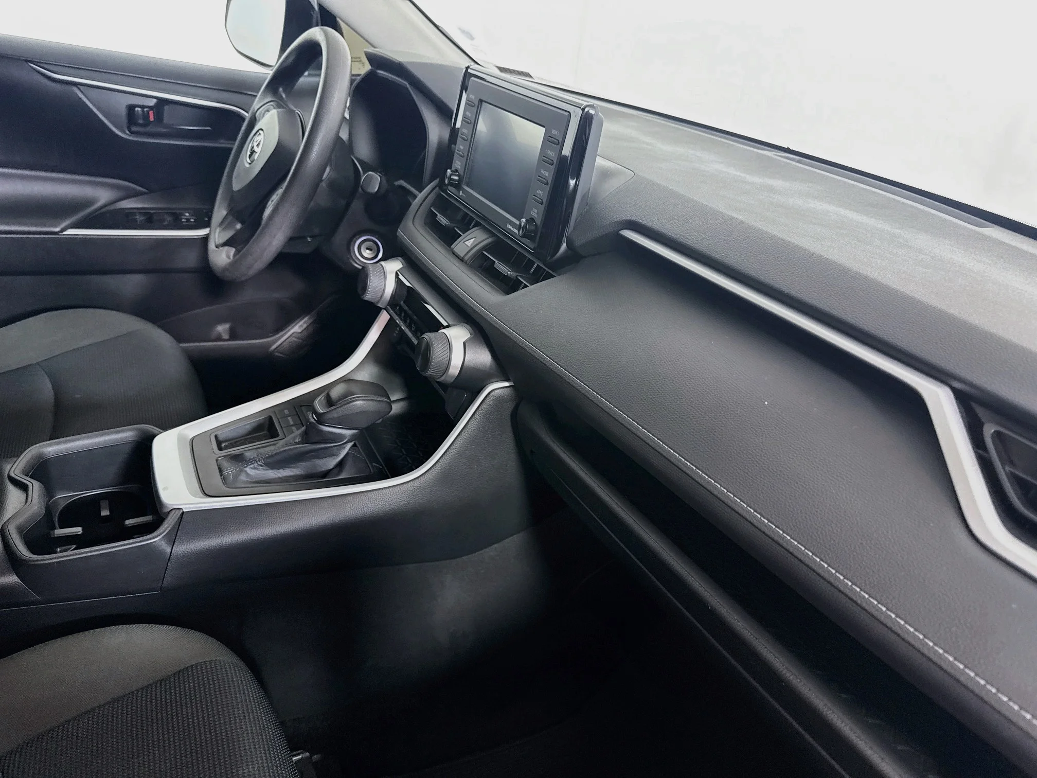 Certified Used 2022 White Toyota LE image 26
