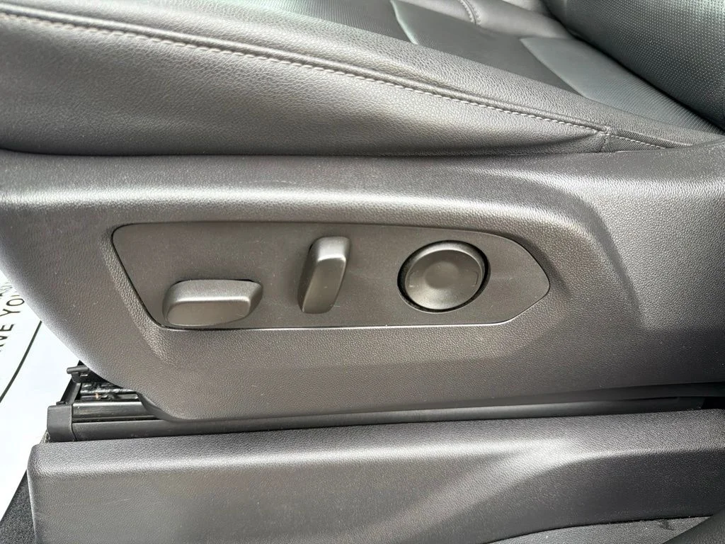 Used 2024 Silver GMC SLT image 13