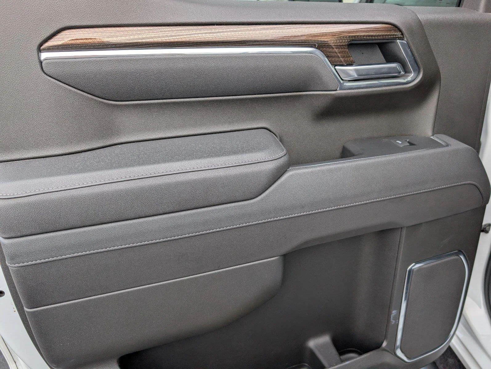 Used 2025 Summit White Chevrolet LT Trail Boss image 35