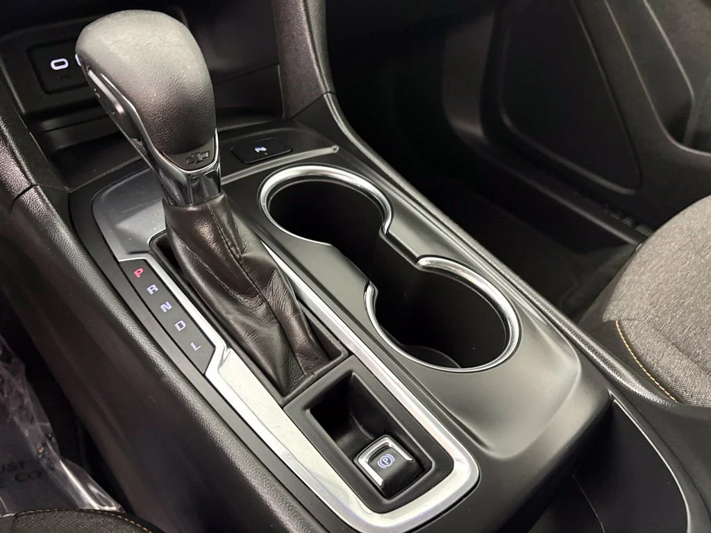 Used 2024 White Chevrolet LT image 33