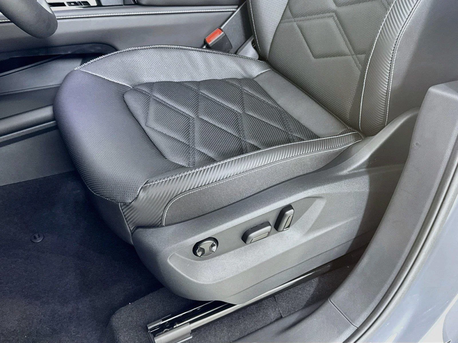 New 2026 Pure Gray Volkswagen 2.0T SE w/Technology image 18