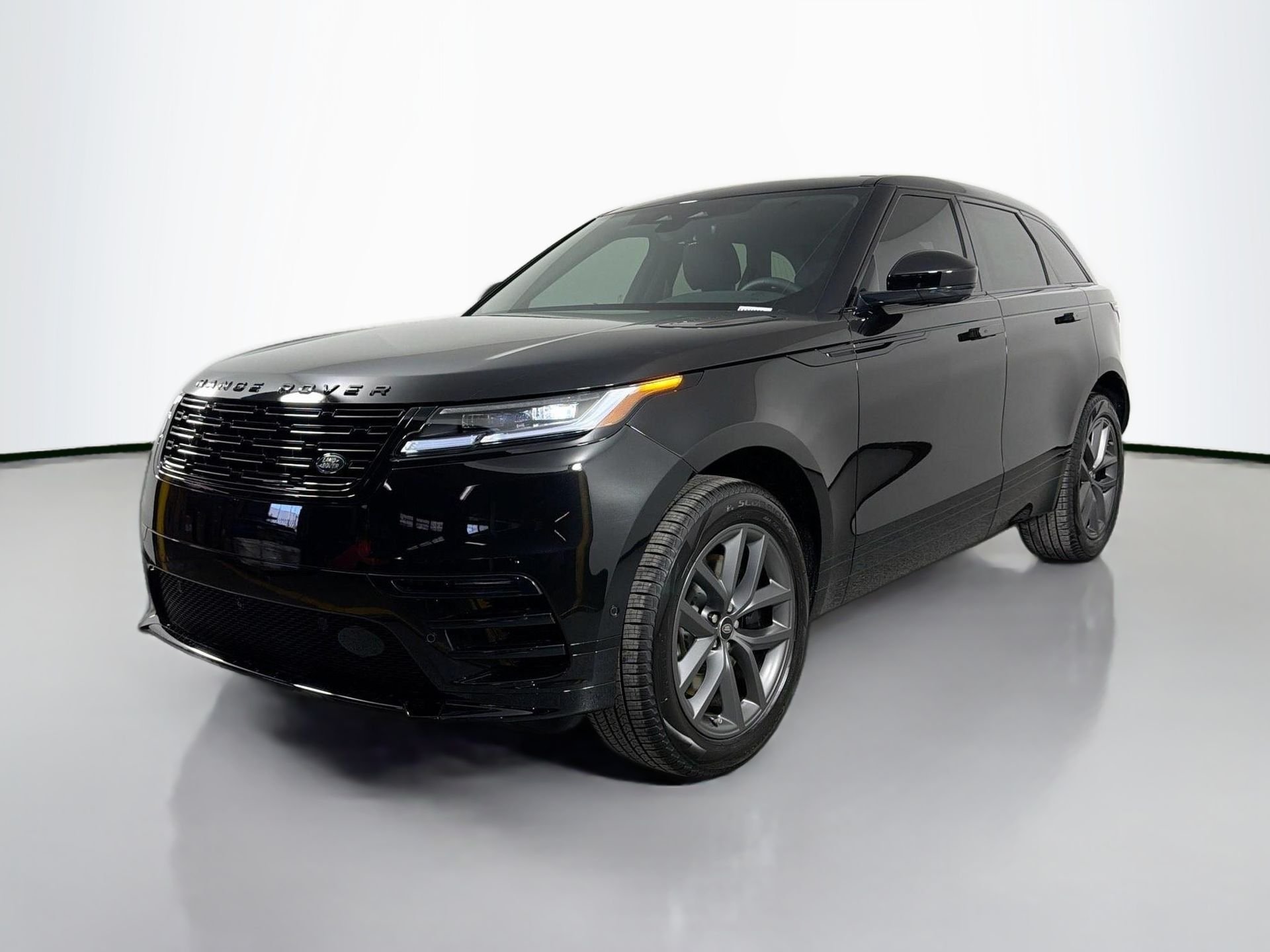 2026 Land Rover Range Rover Velar Dynamic SE