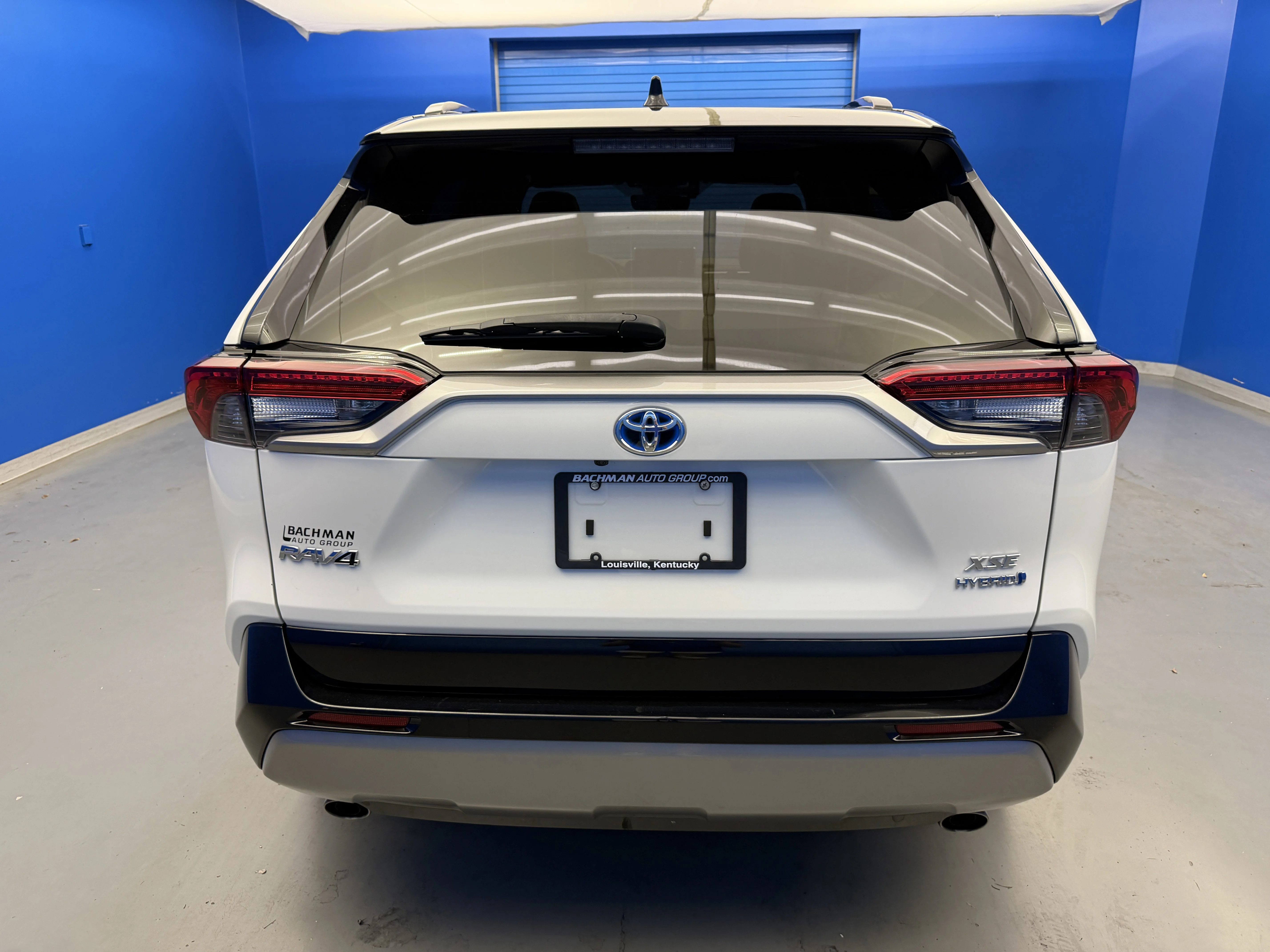 Used 2022 Blizzard Pearl/Midnight Black Metallic Toyota Hybrid XSE image 6