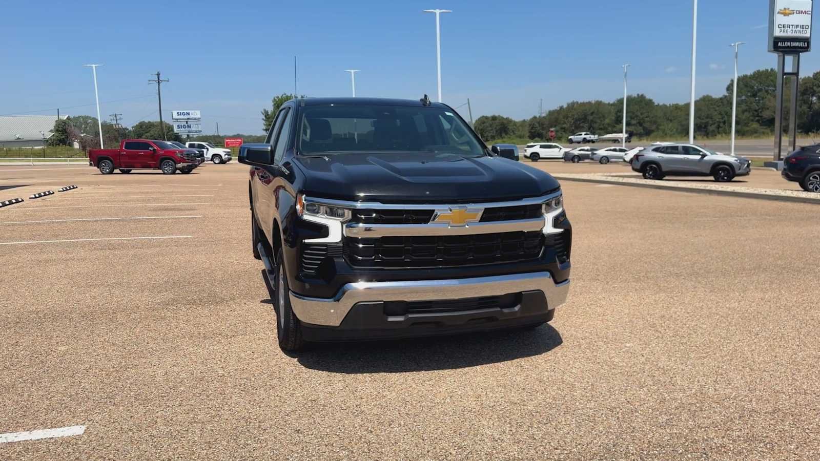 Used 2025 Black Chevrolet LT image 3