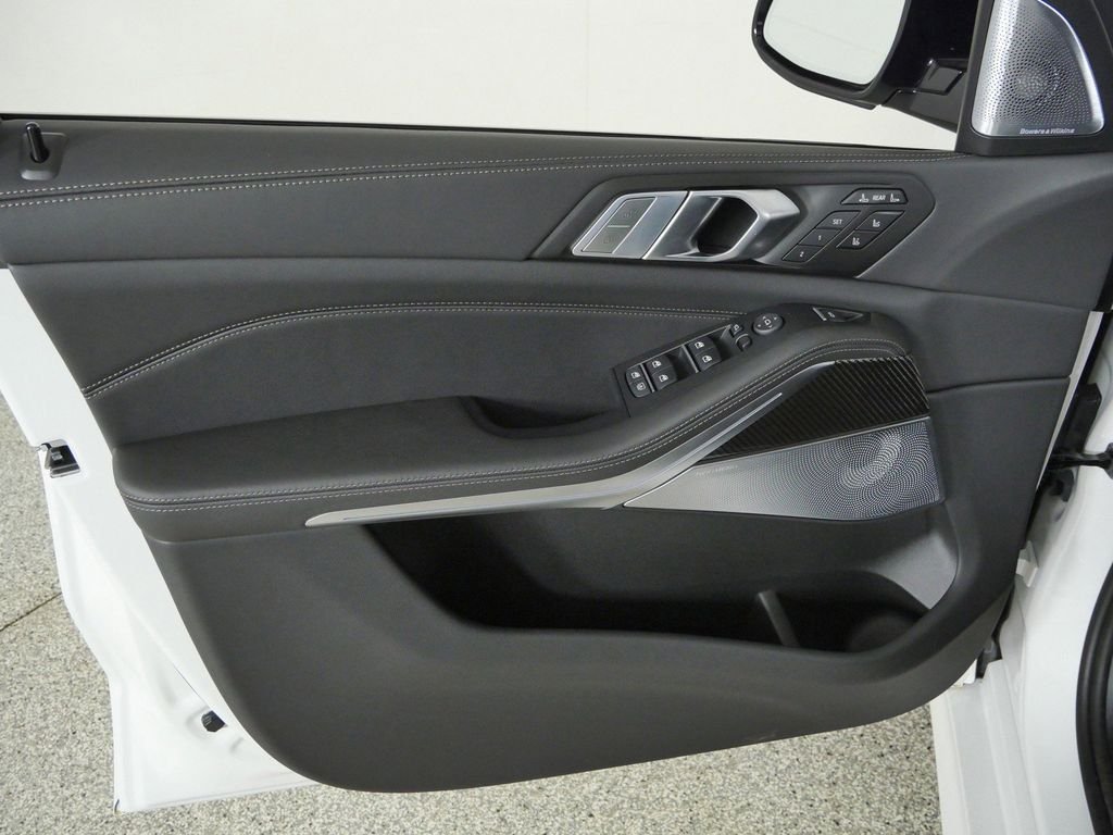 New 2027 Mineral White Metallic BMW M60i image 36