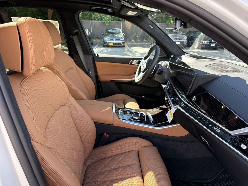 New 2026 White Metallic BMW xDrive40i image 25