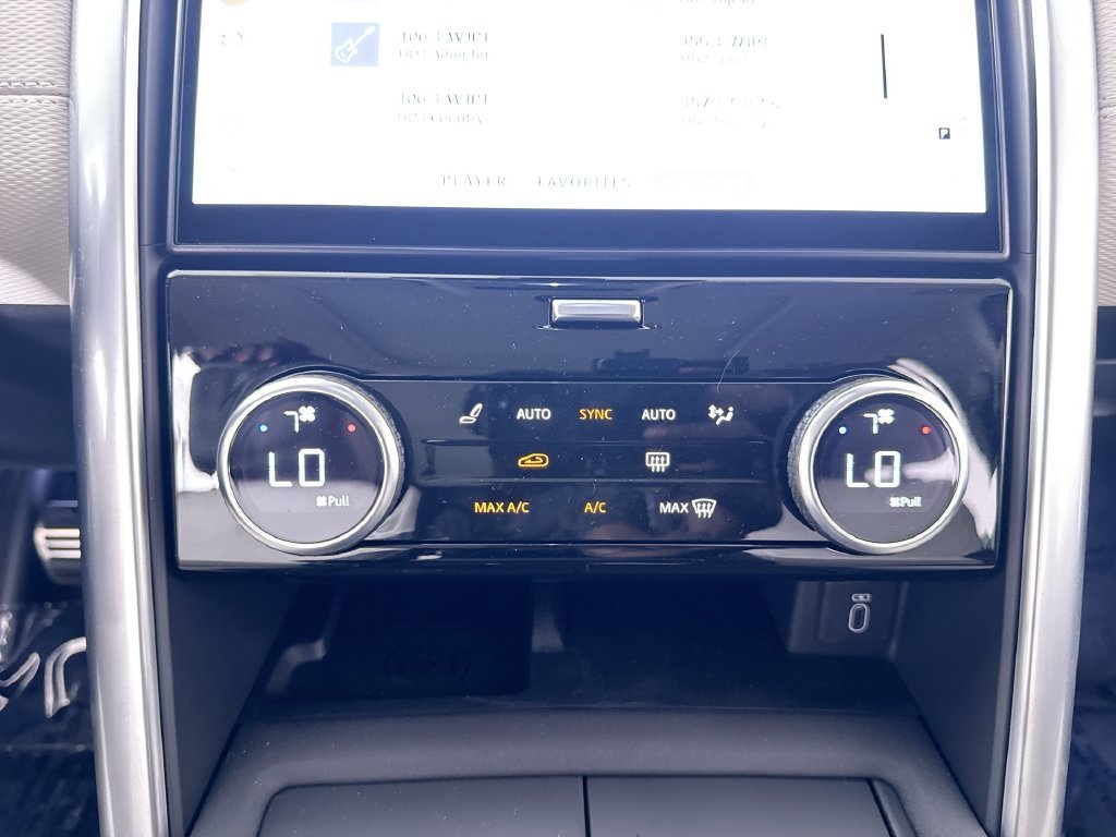 New 2026 Santorini Black Land Rover Dynamic SE image 17