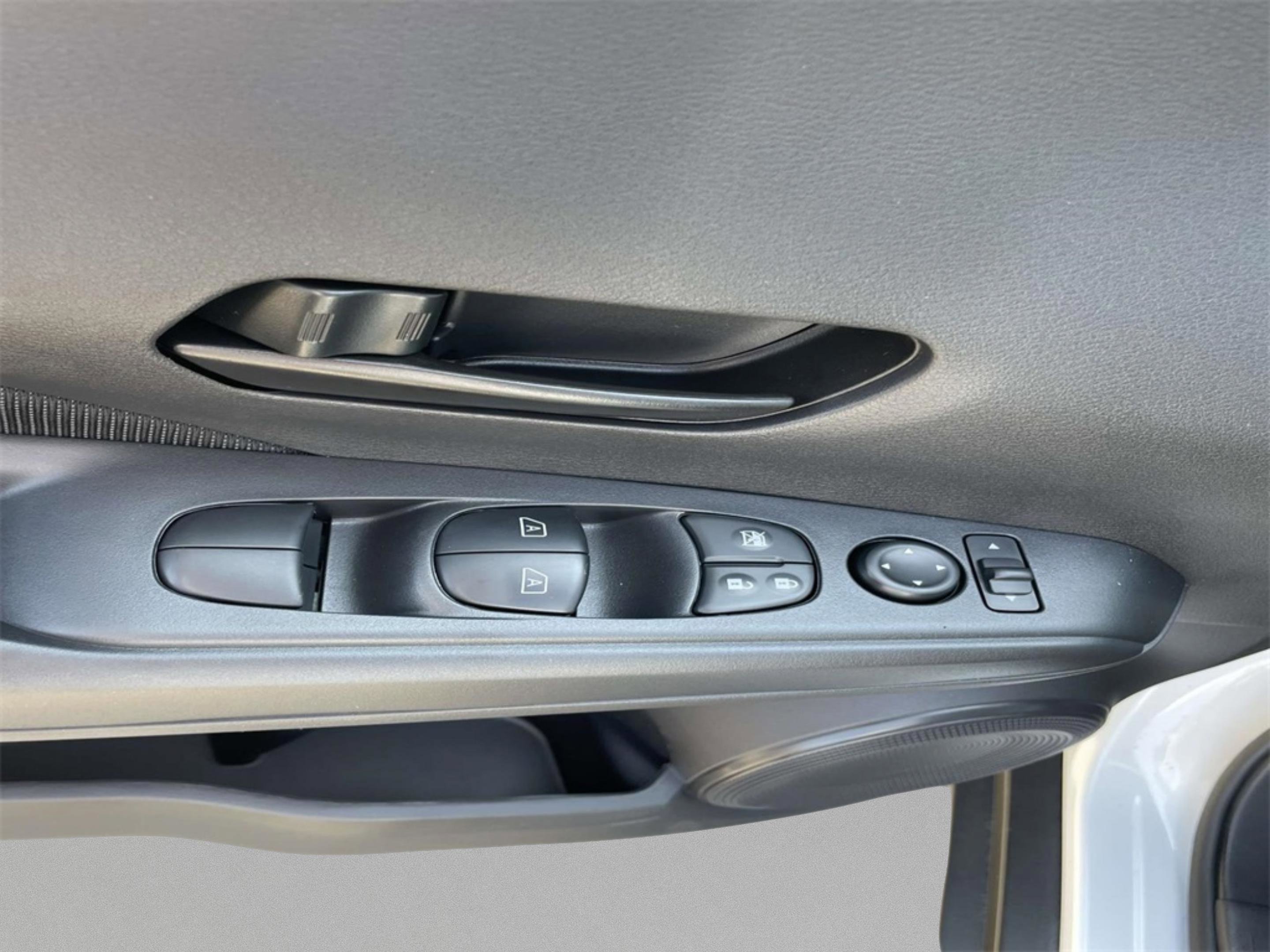 2025 Nissan KICKS PLAY Base - Photo 12