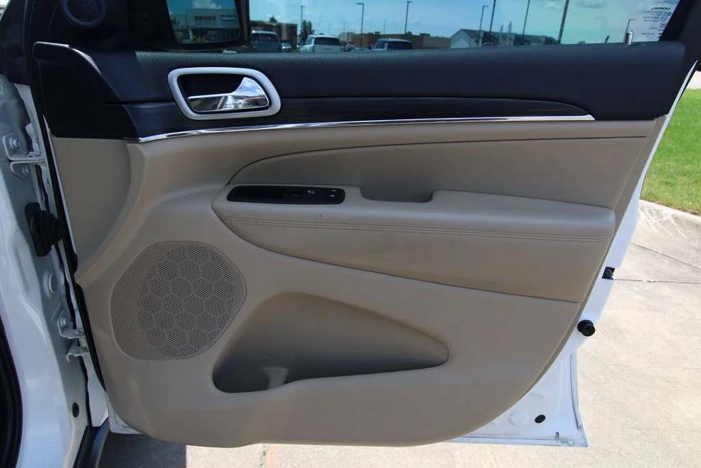 Used 2021 Bright White Clearcoat Jeep Limited image 42
