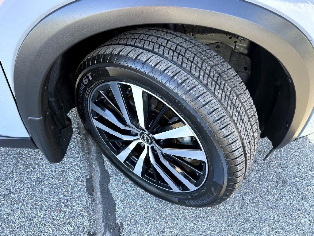 Used 2024 Gray Nissan Platinum image 26