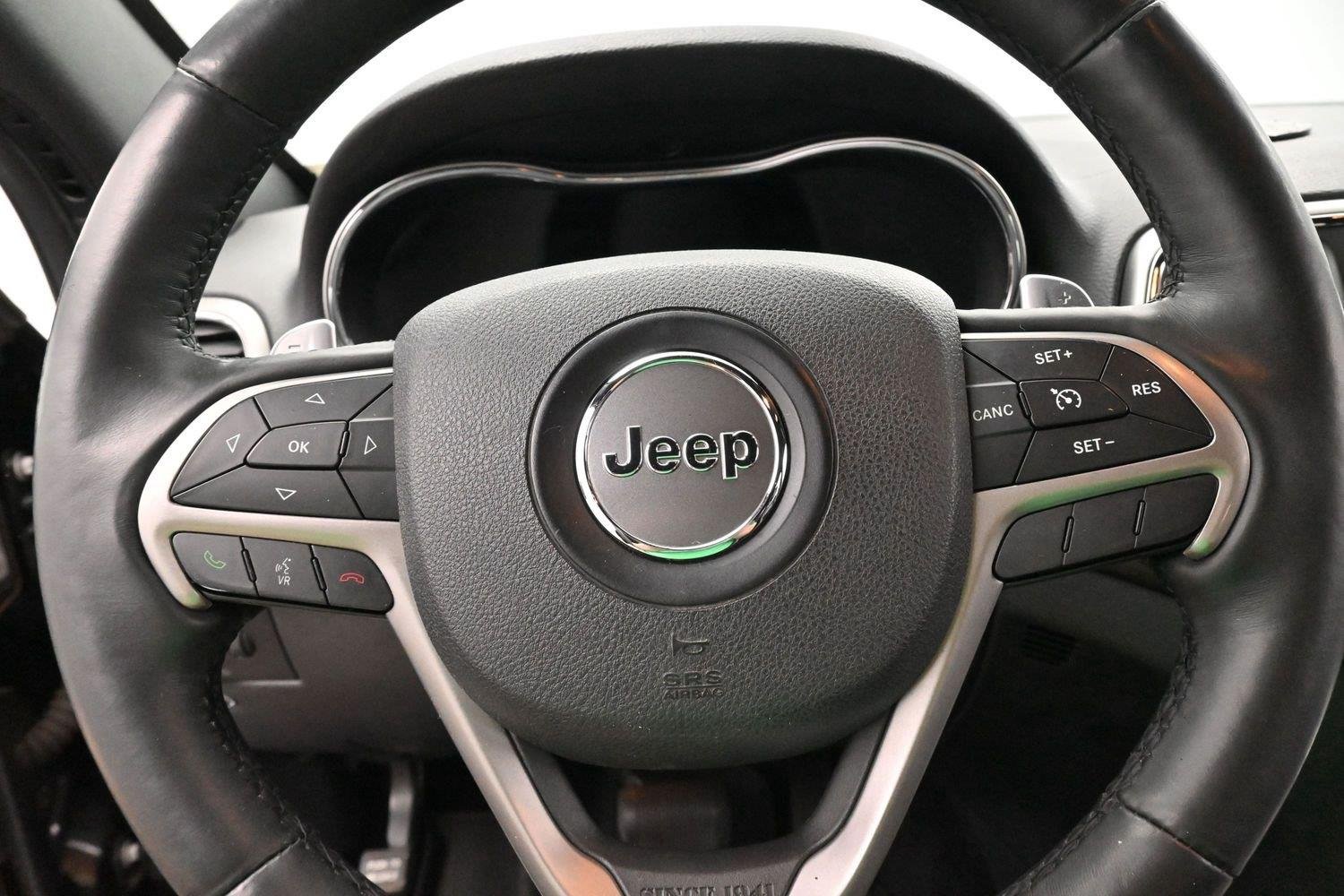 Used 2017 Diamond Black Crystal Pearlcoat Jeep Altitude image 17