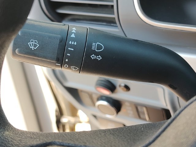 Used 2023 White Ford XL image 21