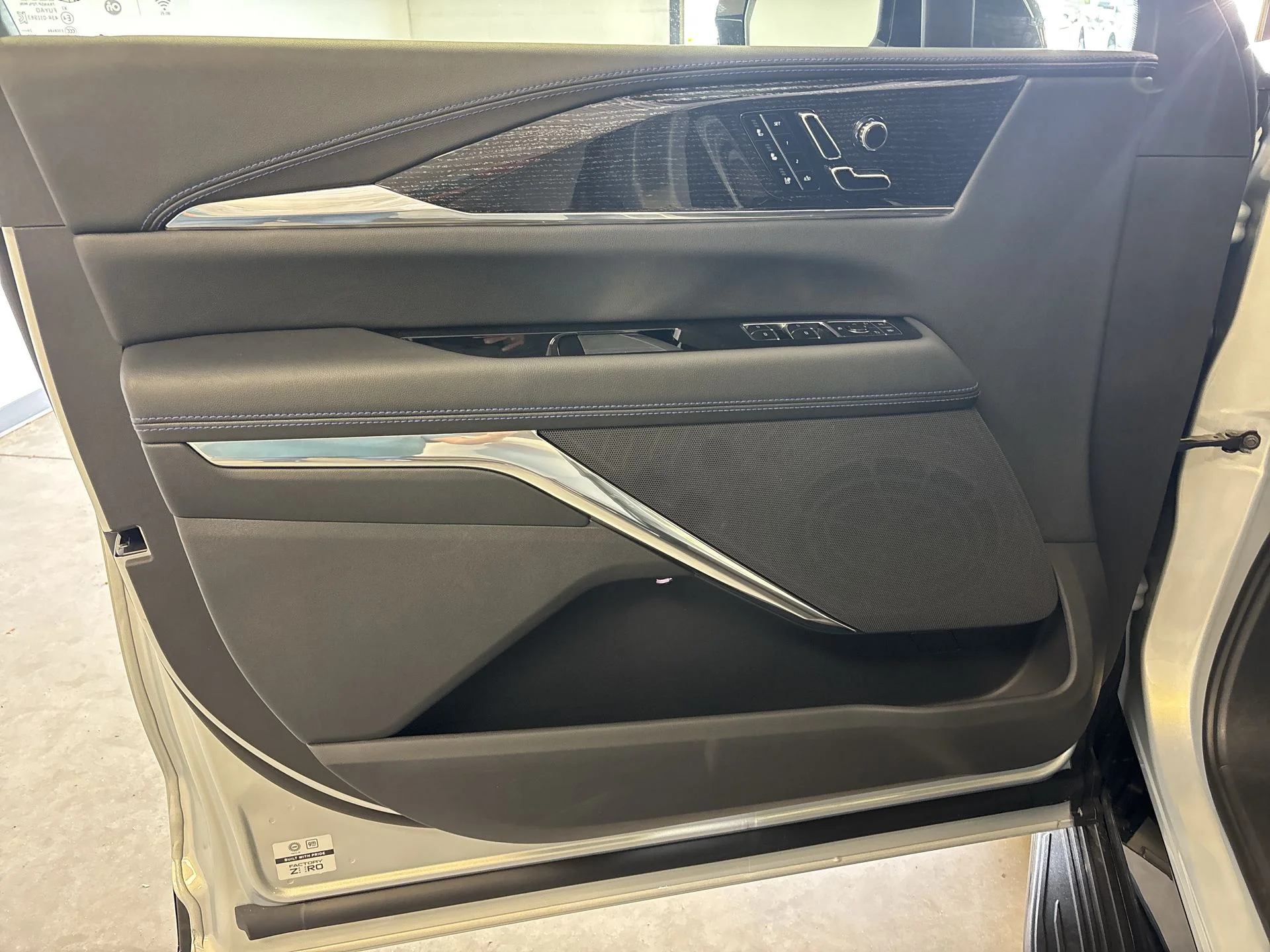 2025 Cadillac Escalade IQ Luxury 1 - Photo 69