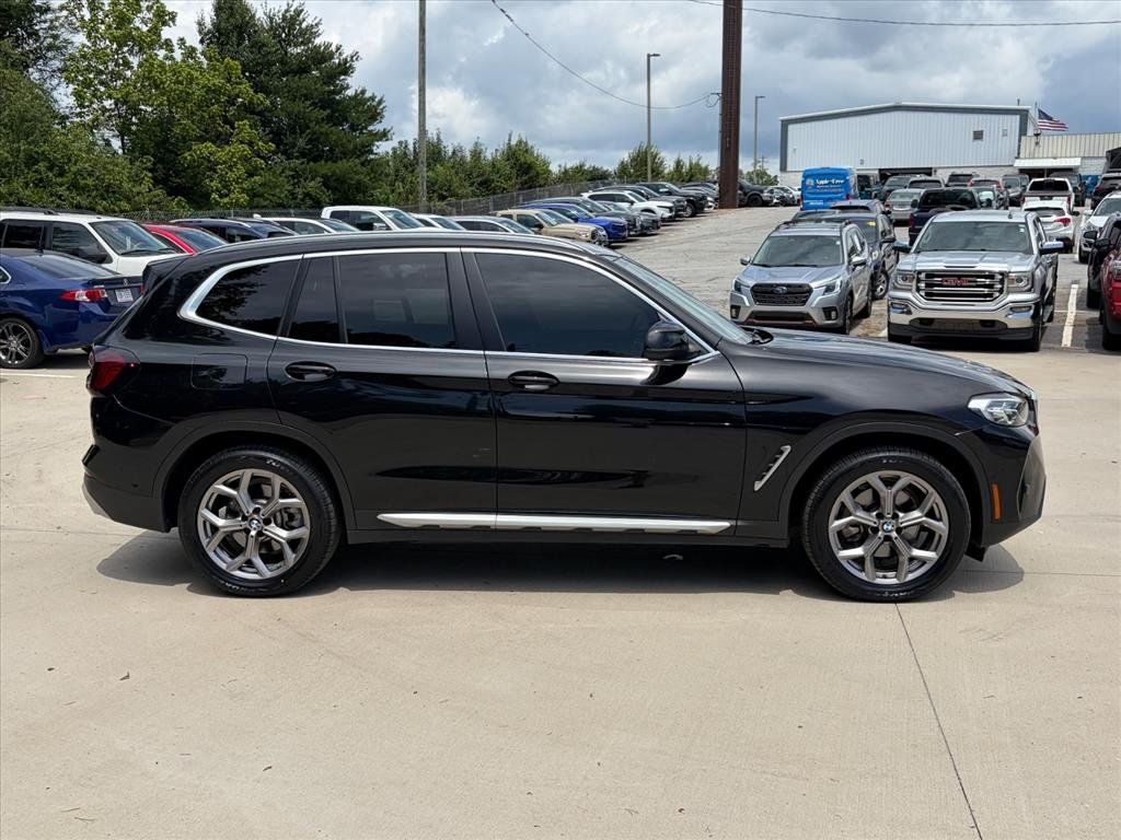 Used 2023 Black Sapphire Metallic BMW xDrive30i image 3