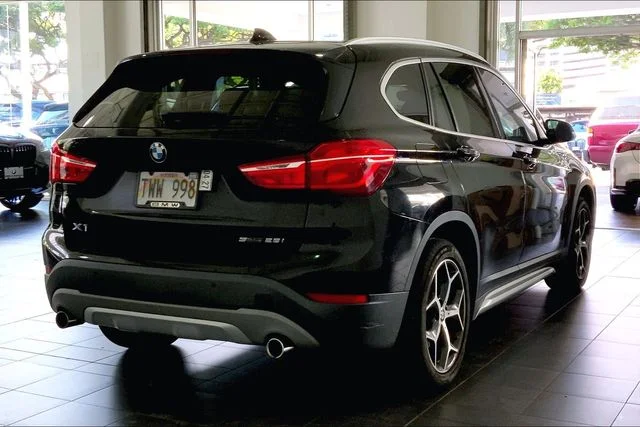Used 2019 Jet Black BMW sDrive28i image 6