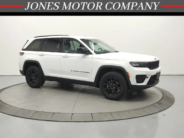 Used 2024 White Jeep Altitude image 1