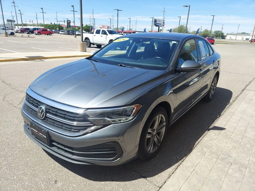Used 2024 Gray Volkswagen 1.5T SE image 3