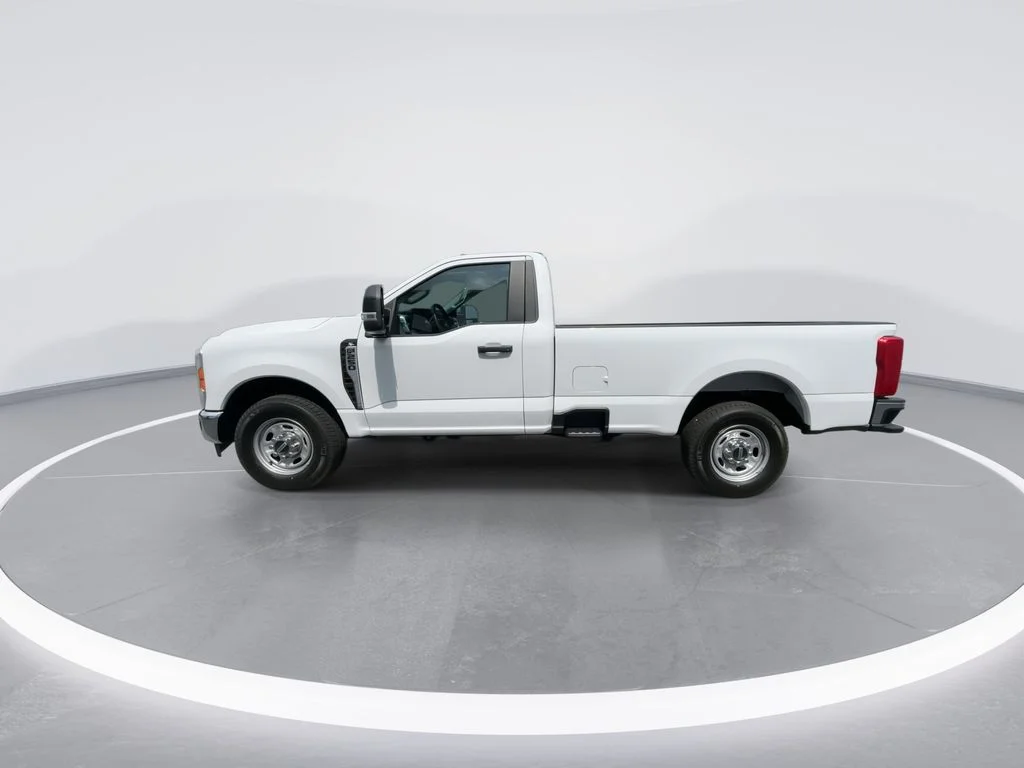 Used 2023 White Ford XL image 5