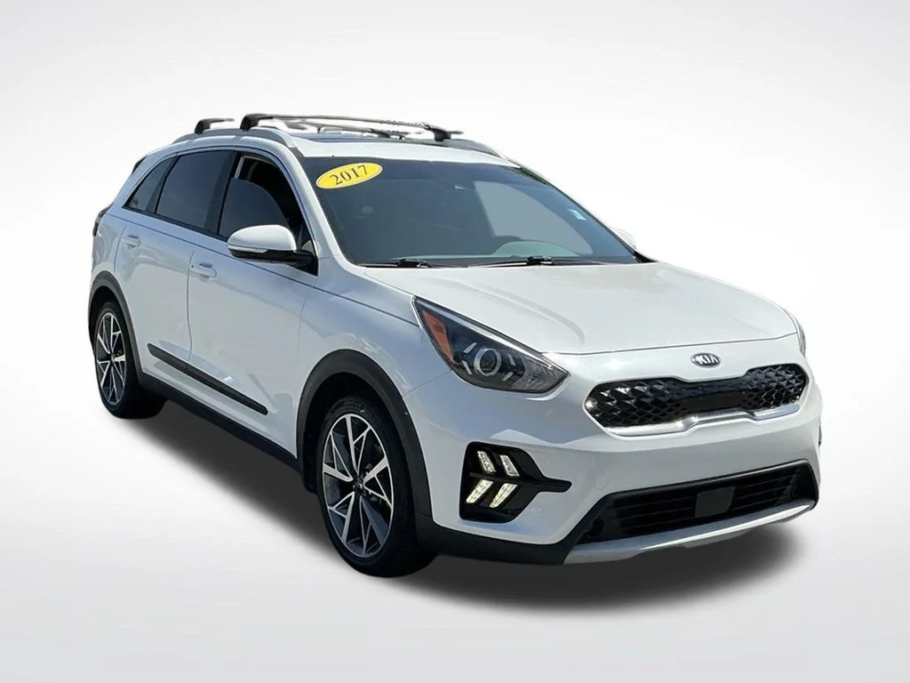 Used 2020 White Kia Touring image 13