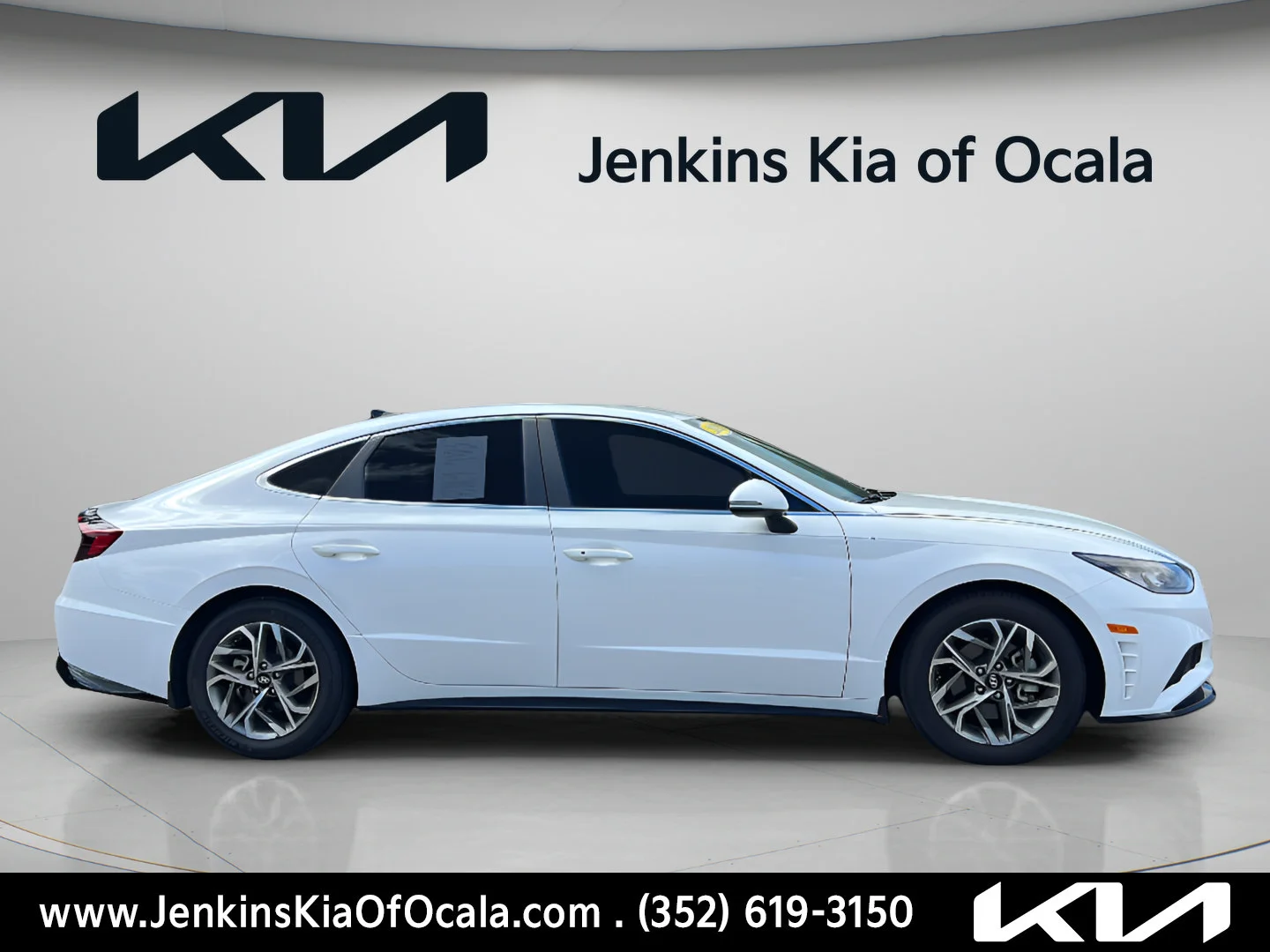 Used 2022 Quartz White Hyundai SEL image 2