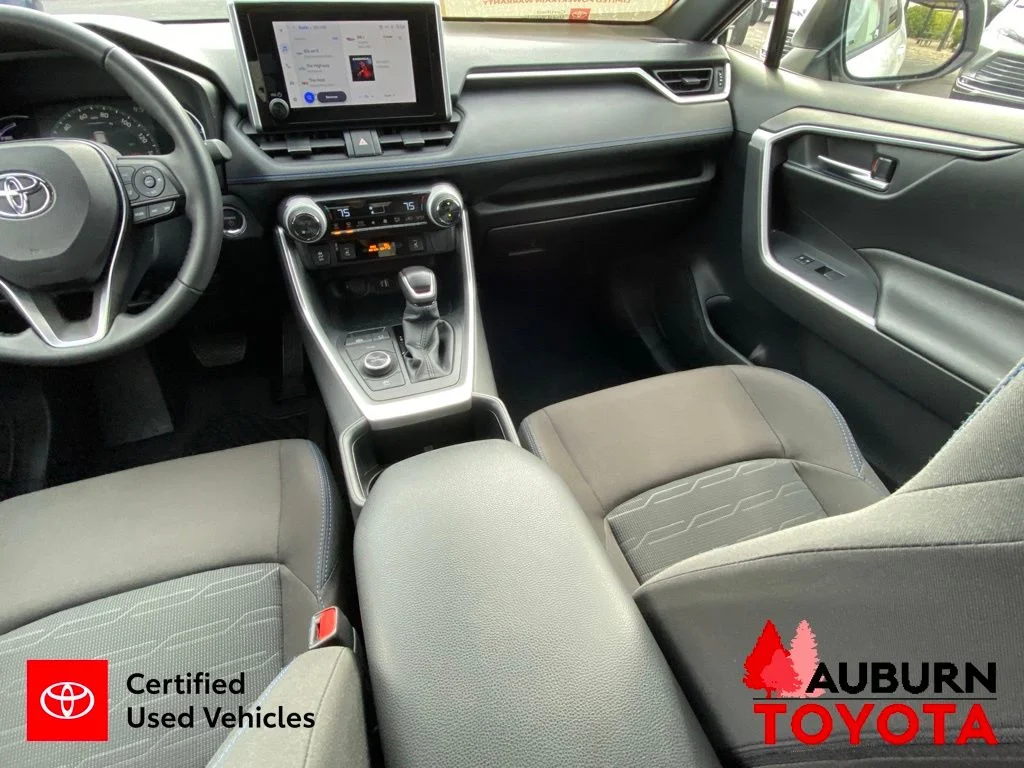 Used 2025 Ice Cap Toyota SE image 27