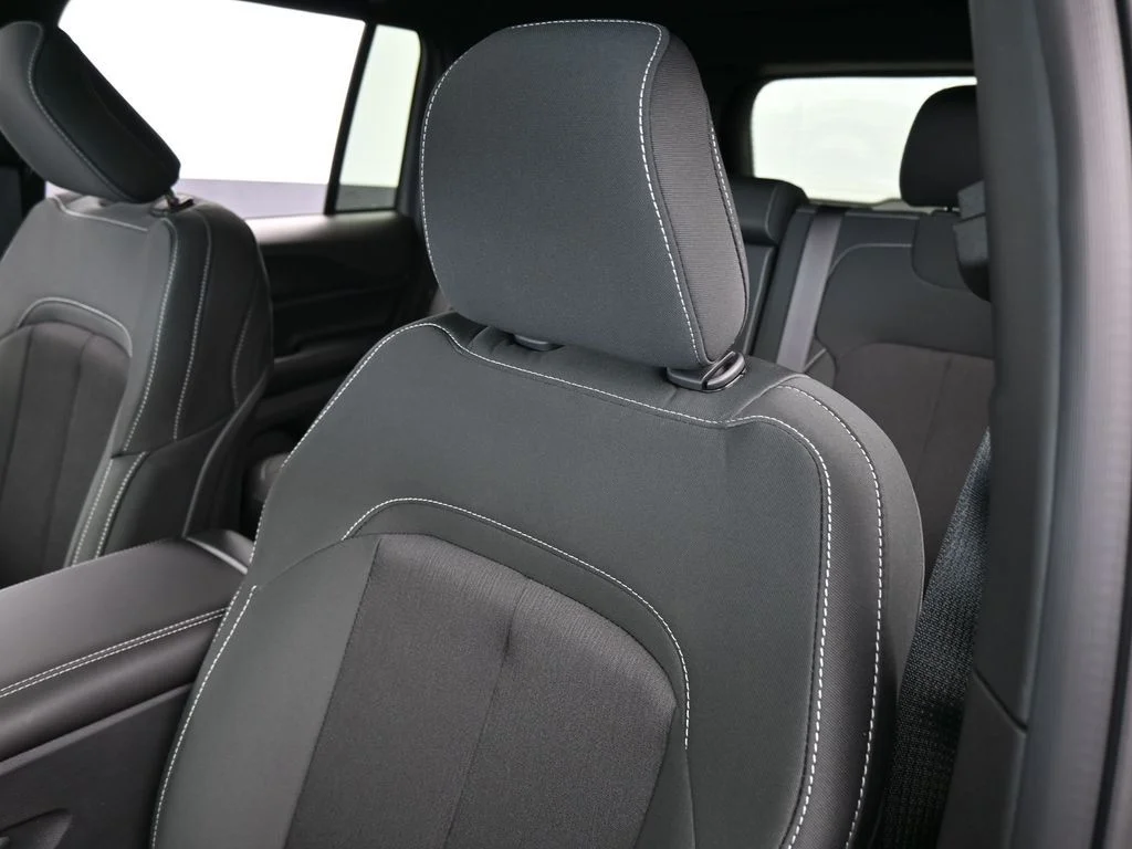 New 2026 Baltic Gray Metallic Clearcoat Jeep Laredo X image 17