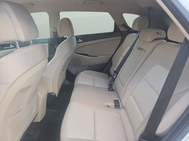 Used 2017 Winter White Hyundai SE image 26