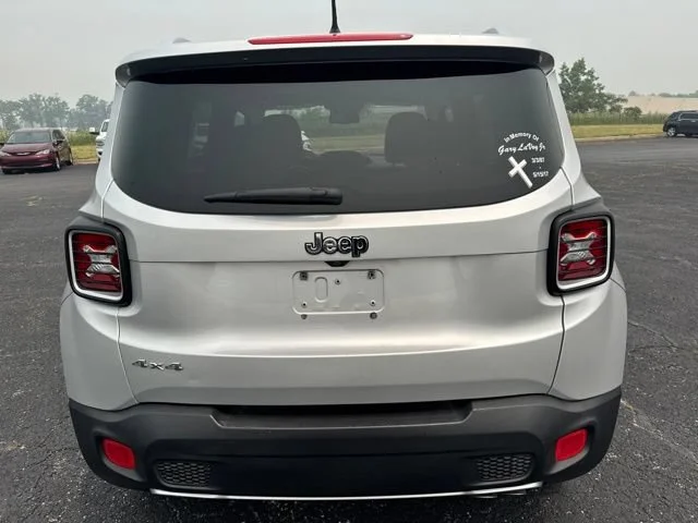 Used 2017  Jeep Limited image 5
