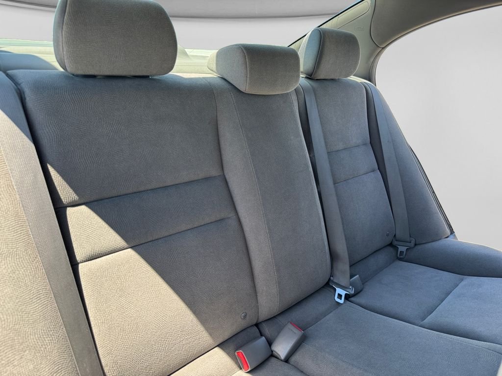 Used 2007 Alabaster Silver Metallic Honda LX image 20