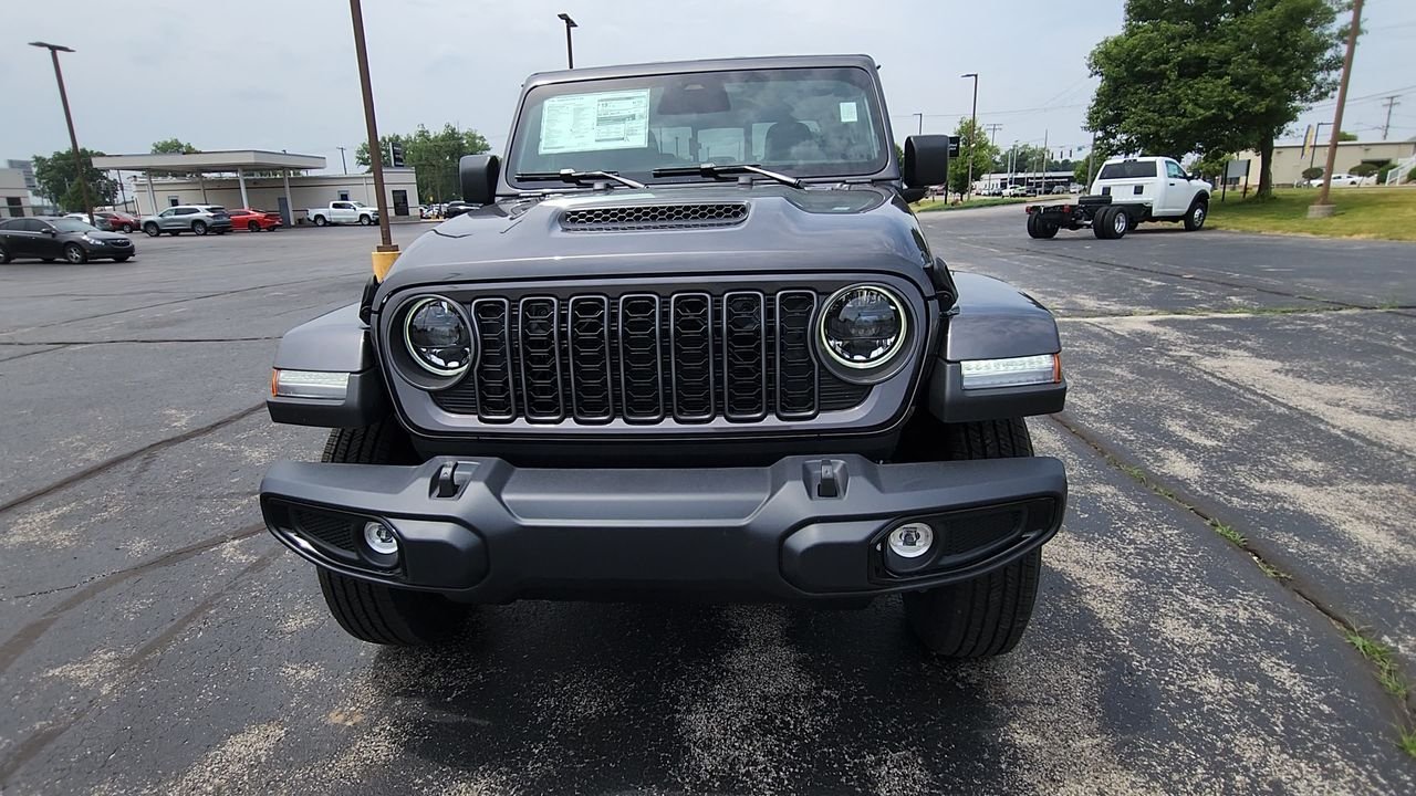 New 2026 Granite Crystal Metallic Clear-Coat Exterior Paint Jeep Sport S image 3