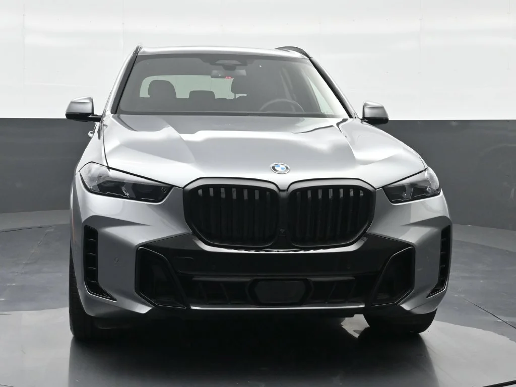 Used 2026 Skyscraper Grey Metallic BMW sDrive40i image 15