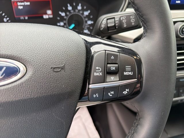 Used 2022 White Ford SE image 16